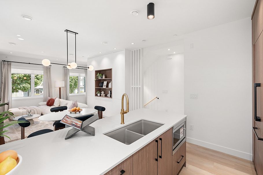 1 2240 E 40th Avenue Vancouver, BC - 16