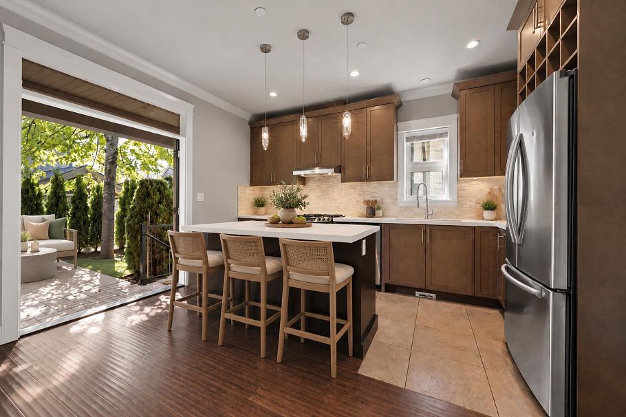 1 651 W 14th Street North Vancouver, BC - 12