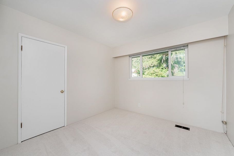 741 Montroyal Boulevard North Vancouver, BC - 26