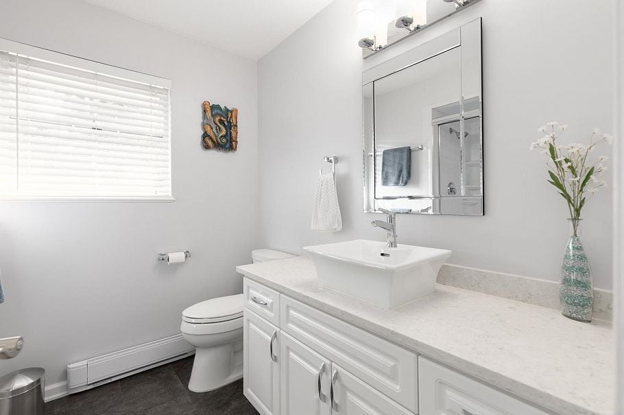 5 3634 Garibaldi Drive North Vancouver, BC - 35