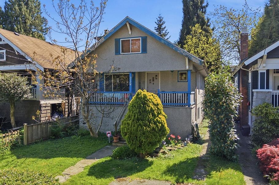 3174 W 5th Avenue Vancouver, BC - 1