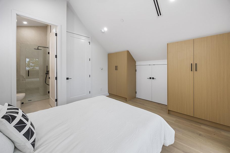 1 2070 E 26th Avenue Vancouver, BC - 25