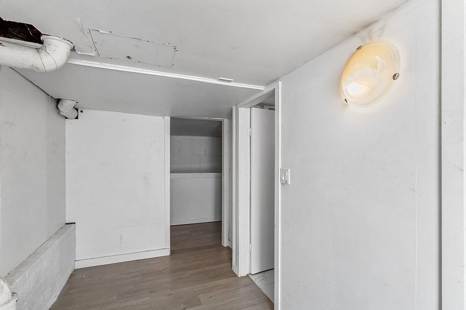 3186 E 28th Avenue Vancouver, BC - 27