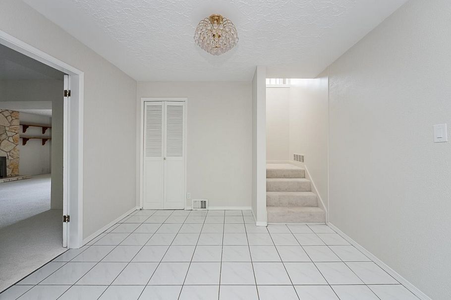 741 Montroyal Boulevard North Vancouver, BC - 5