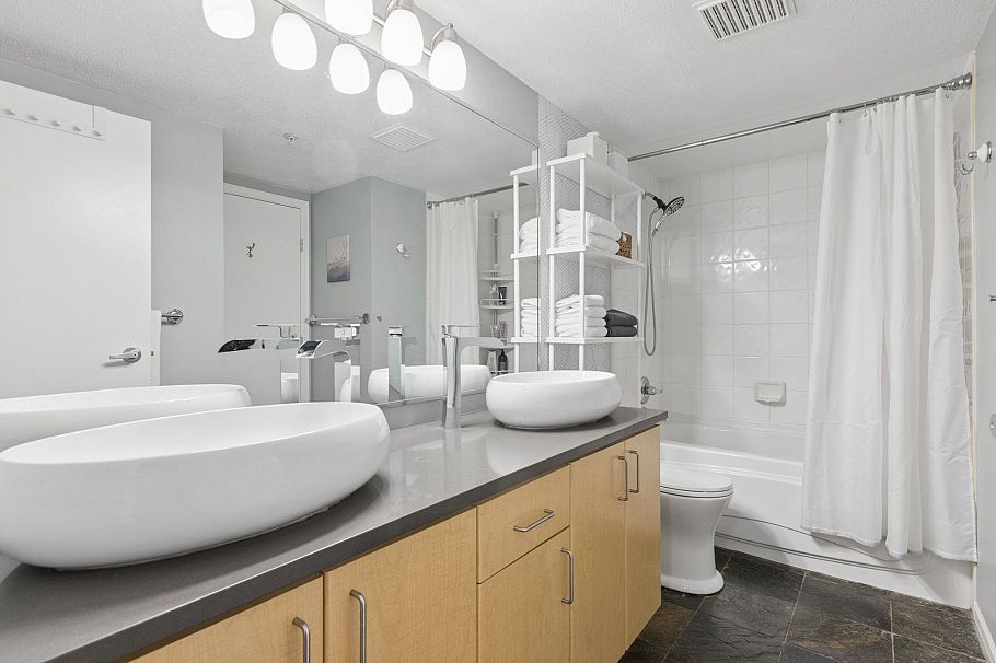 112 147 E 1st North Vancouver, BC - 15