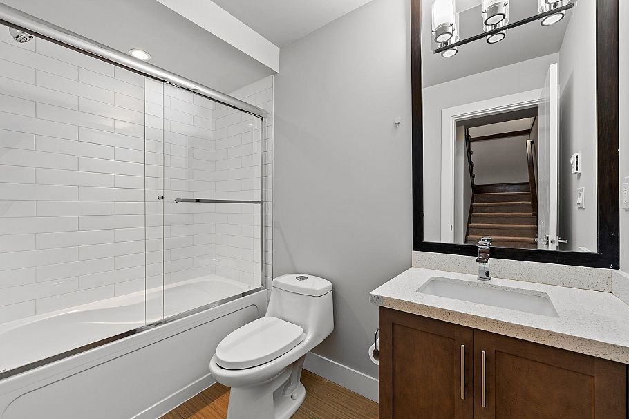 1 651 W 14th Street North Vancouver, BC - 27