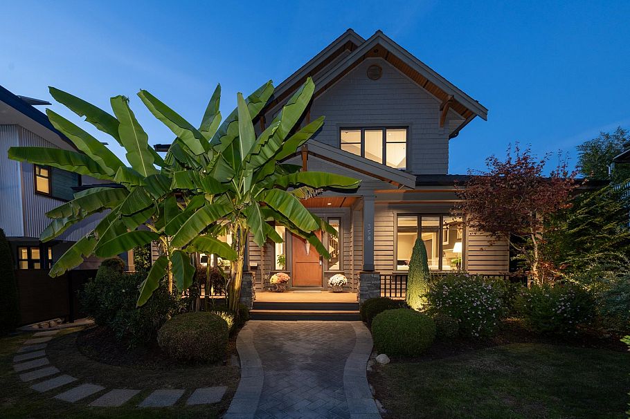 358 W 15th Street North Vancouver, BC - 39