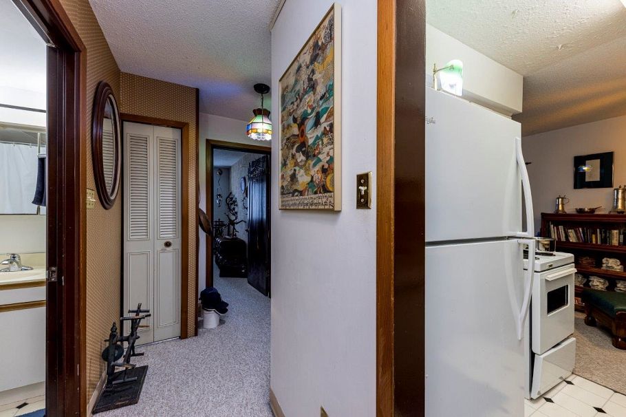 302 250 W 1st Street North Vancouver, BC - 2