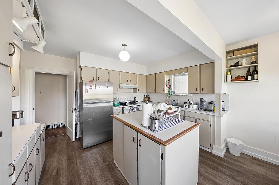 3993 W 10th Avenue Vancouver, BC - 10