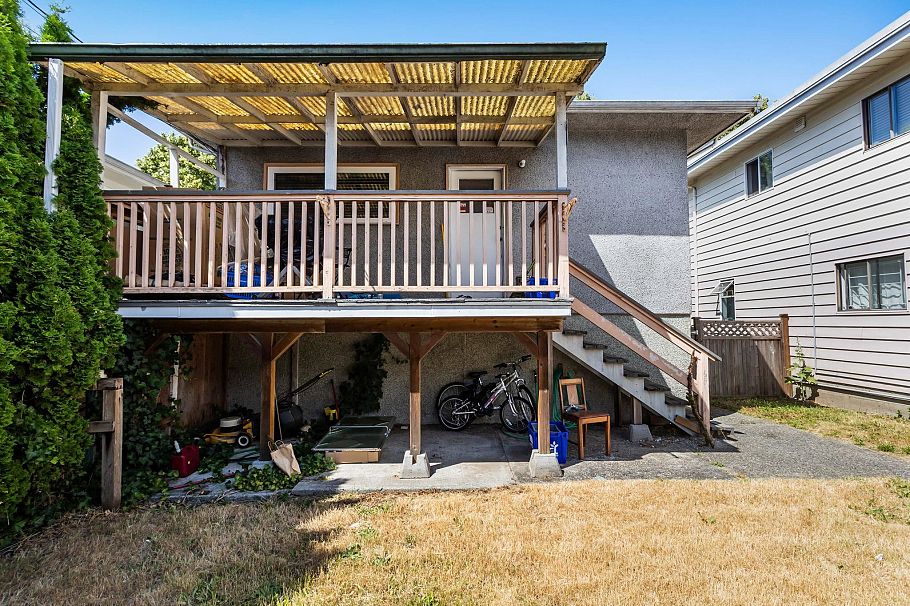 3186 E 28th Avenue Vancouver, BC - 32