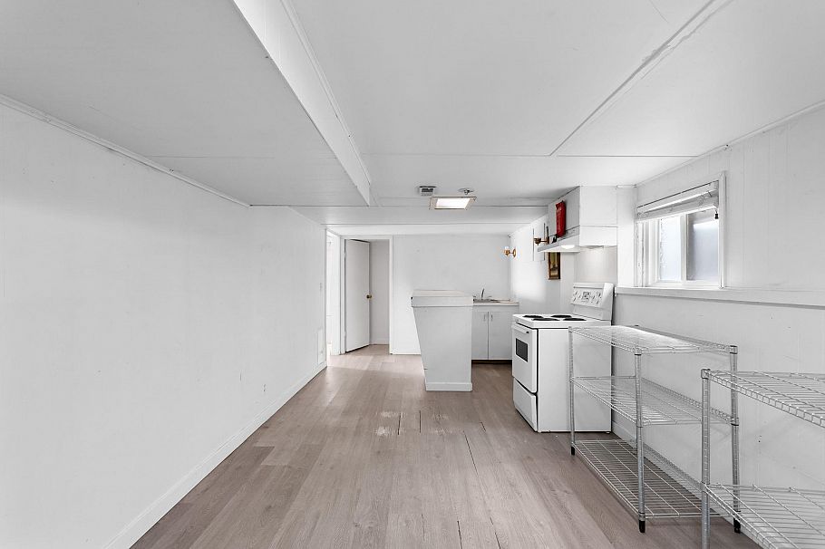 3186 E 28th Avenue Vancouver, BC - 21