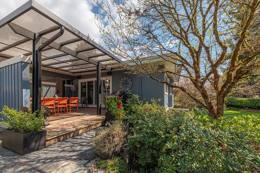 3669 Edgemont Boulevard North Vancouver, BC - 2
