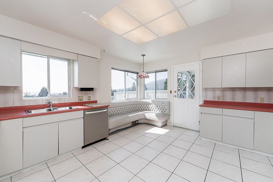 741 Montroyal Boulevard North Vancouver, BC - 18