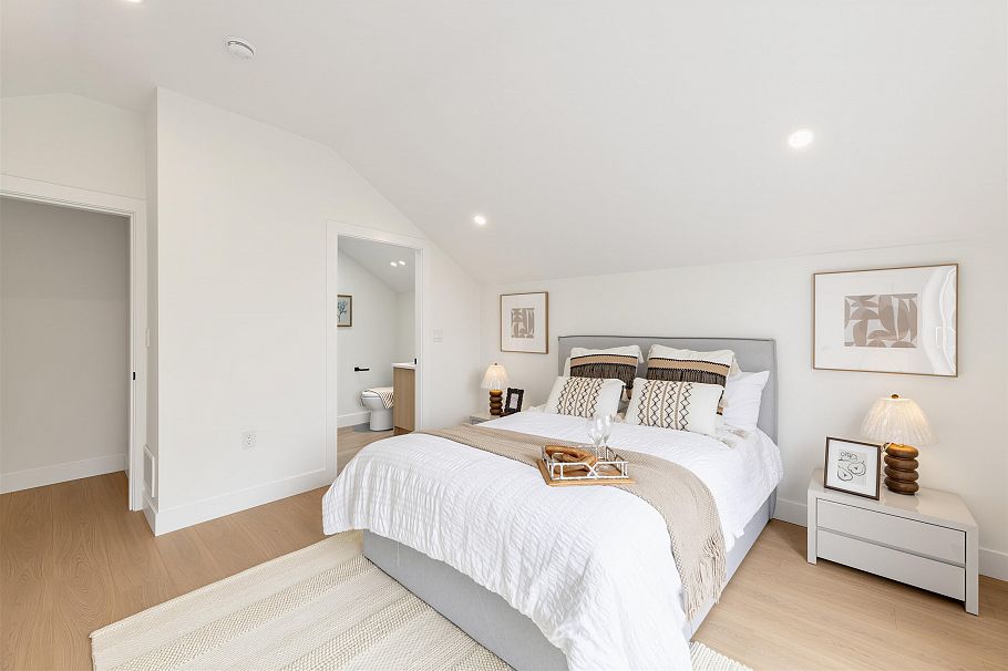 1 3268 E 18 Avenue Vancouver, BC - 27
