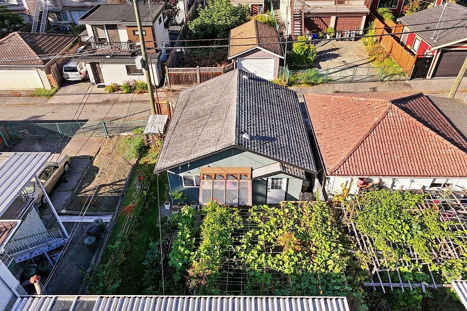 2621 Cambridge Street Vancouver, BC - 32