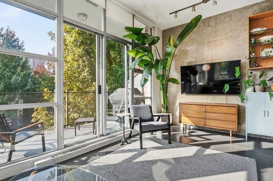 304 2635 Prince Edward Street Vancouver, BC - 4