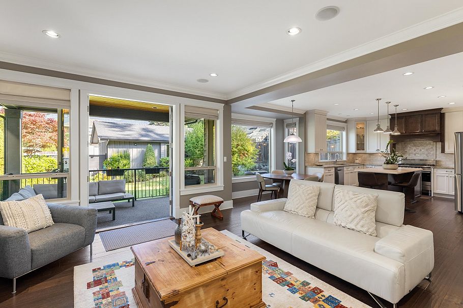 358 W 15th Street North Vancouver, BC - 17