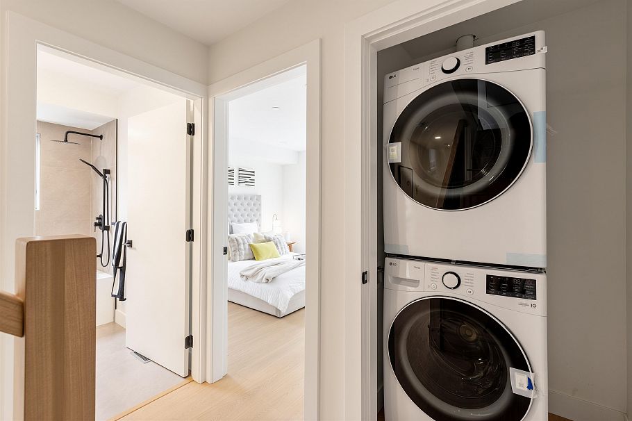 1 3268 E 18 Avenue Vancouver, BC - 22