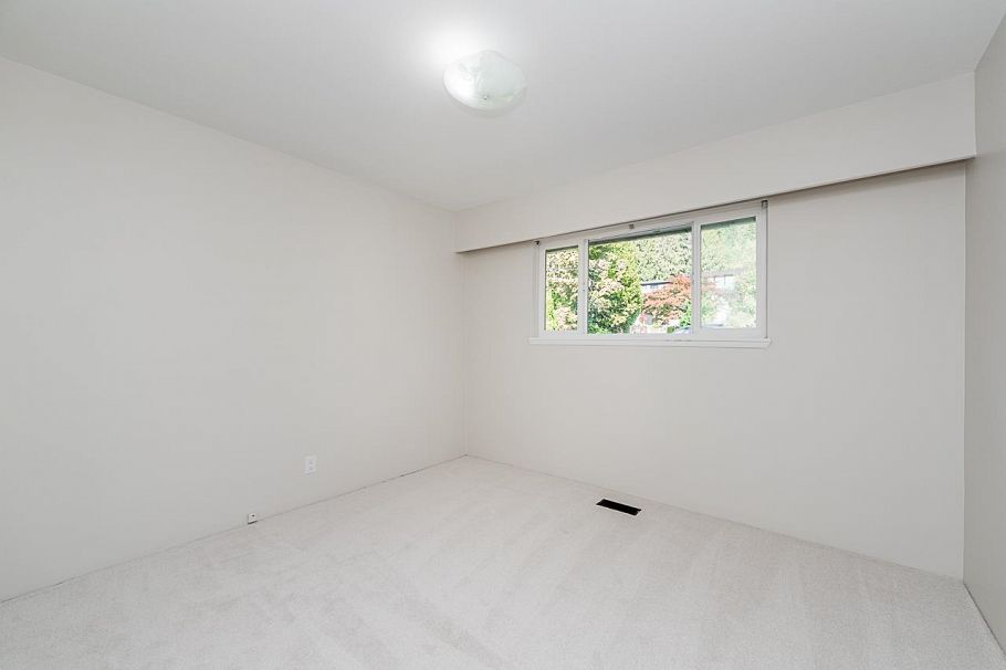 741 Montroyal Boulevard North Vancouver, BC - 29