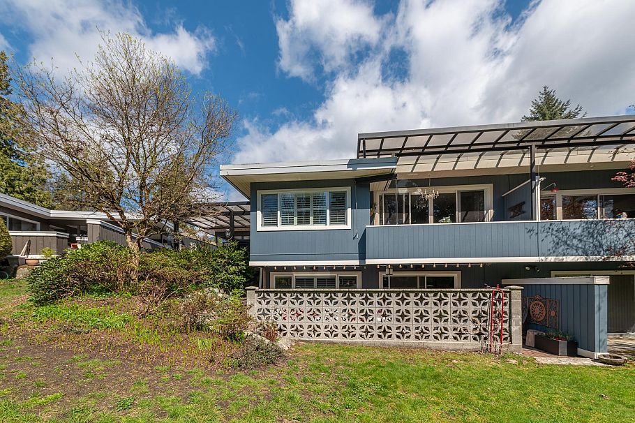 3669 Edgemont Boulevard North Vancouver, BC - 36