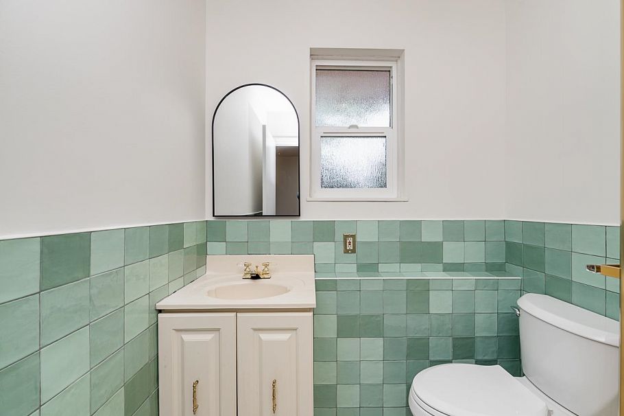 741 Montroyal Boulevard North Vancouver, BC - 13