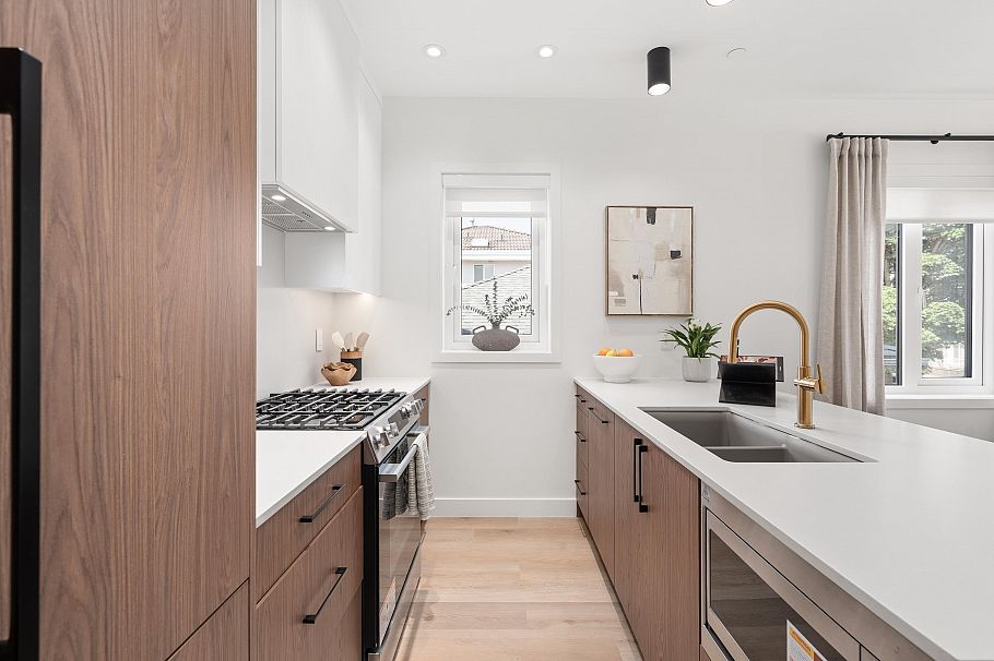 1 2240 E 40th Avenue Vancouver, BC - 18