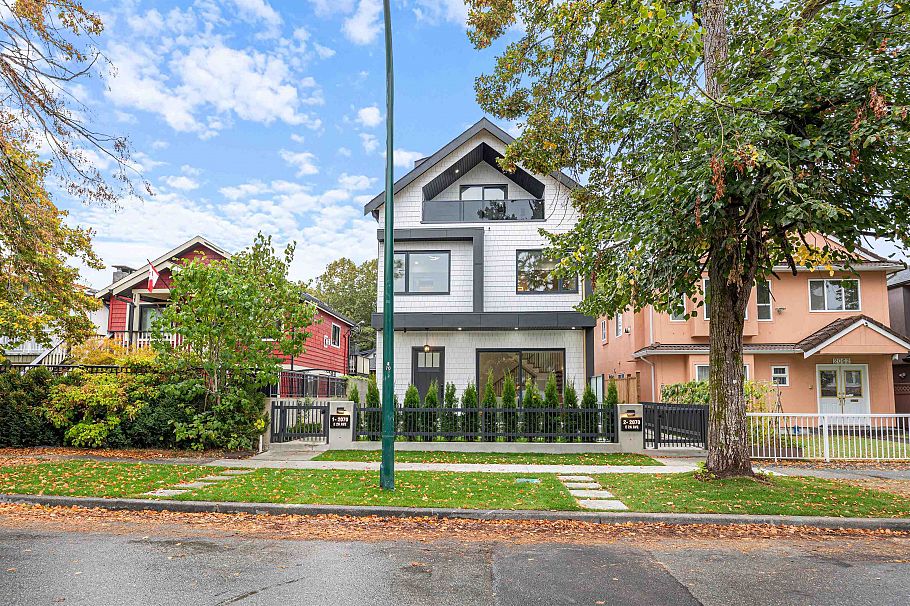 1 2070 E 26th Avenue Vancouver, BC - 2