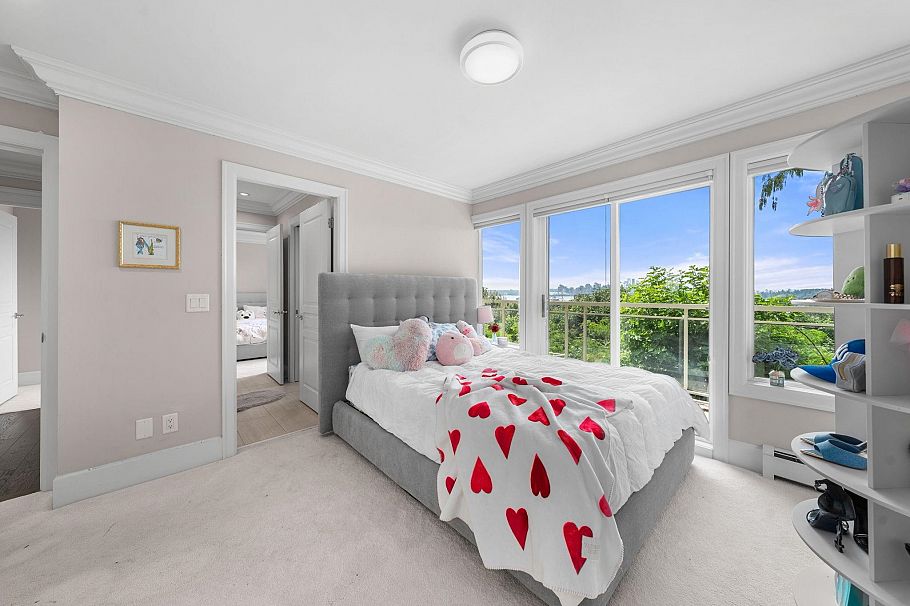 1259 W Keith Road North Vancouver, BC - 30