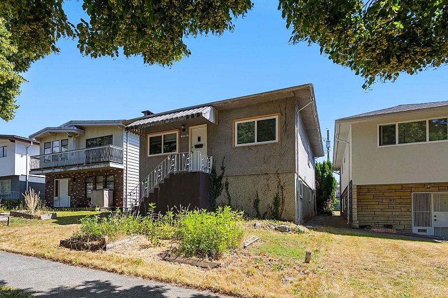 3186 E 28th Avenue Vancouver, BC - 2