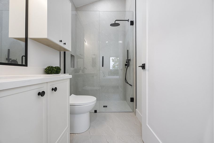 1 2070 E 26th Avenue Vancouver, BC - 26