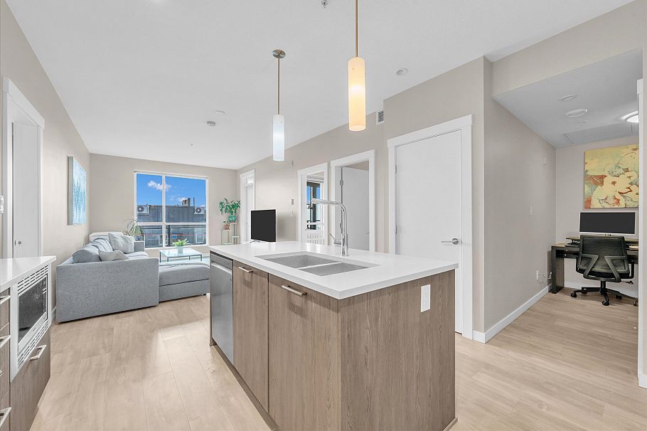 303 625 E 3rd Street North Vancouver, BC - 3