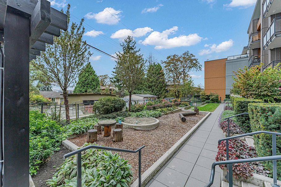 303 625 E 3rd Street North Vancouver, BC - 28