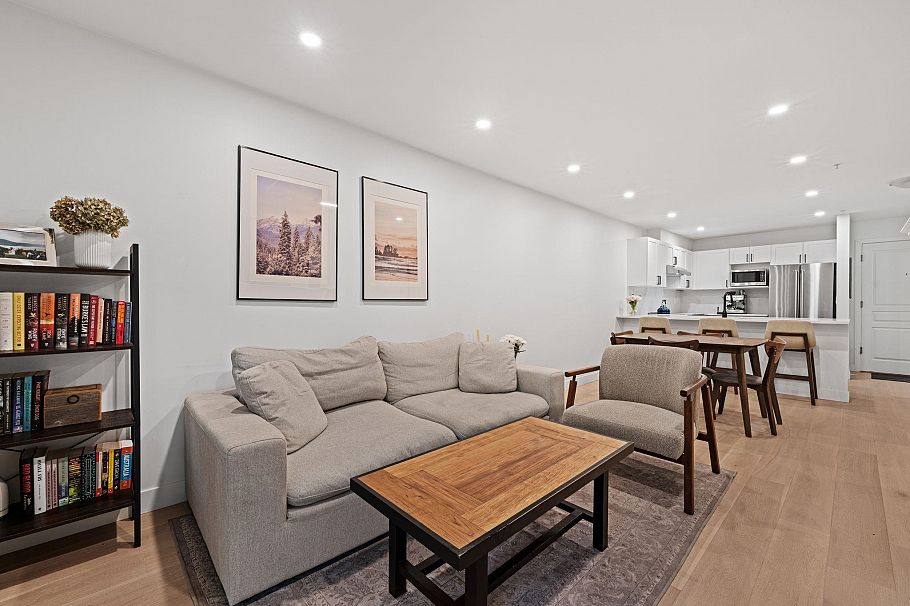 118 365 E 1st Street North Vancouver, BC - 3