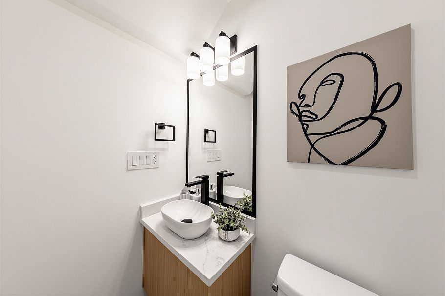 1 3268 E 18 Avenue Vancouver, BC - 16