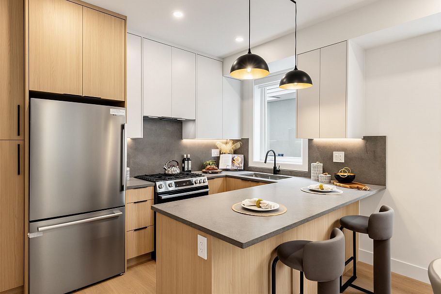 1 3268 E 18 Avenue Vancouver, BC - 10