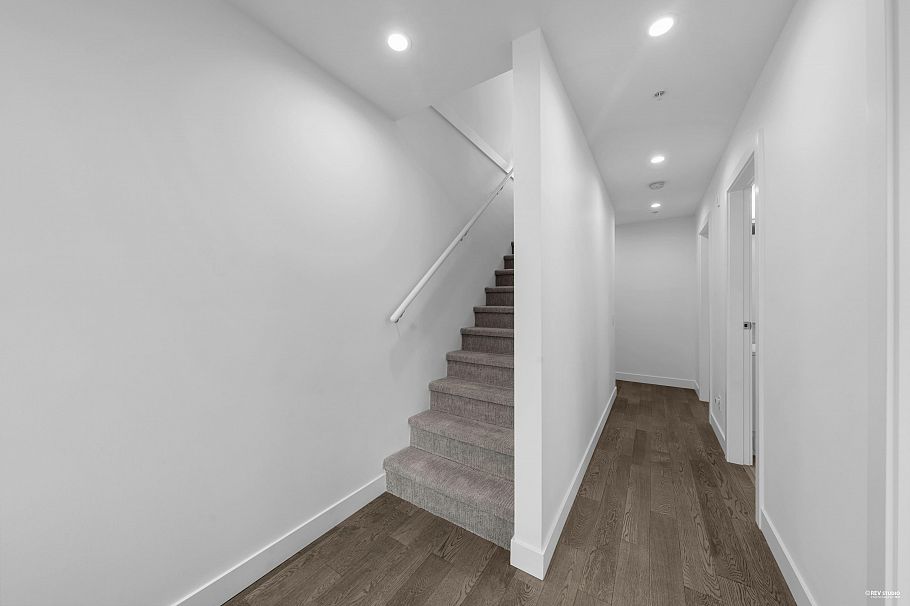 227 2060 Curling Road North Vancouver, BC - 25