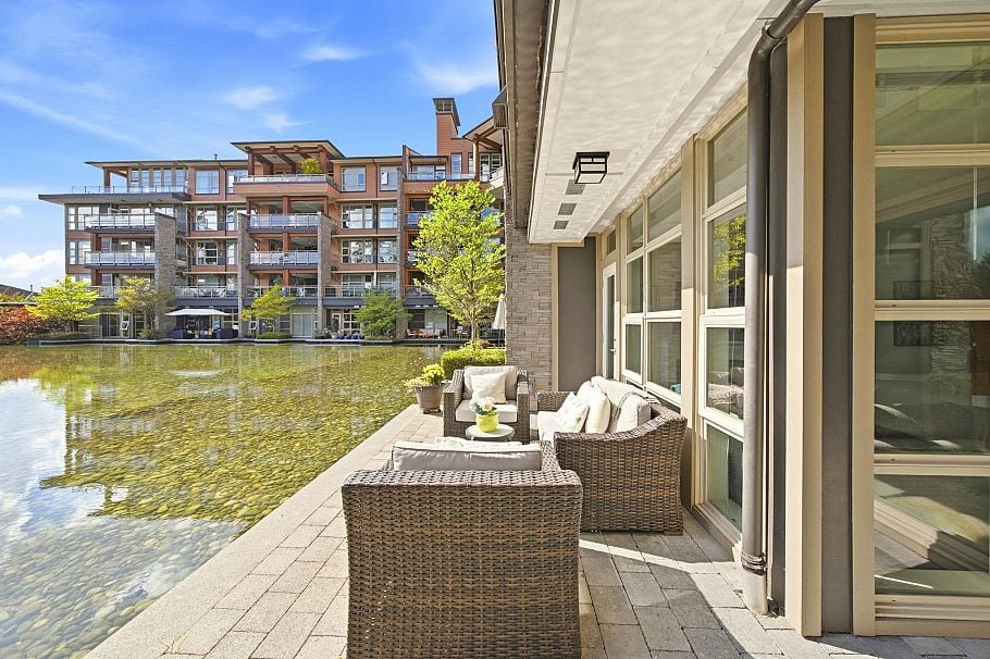 115 3602 Aldercrest Drive North Vancouver, BC - 3
