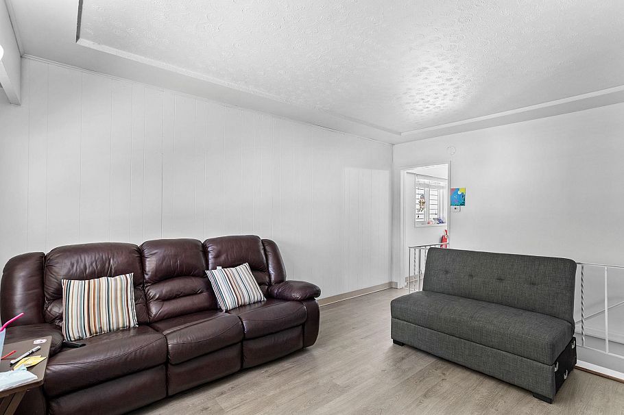 3186 E 28th Avenue Vancouver, BC - 4
