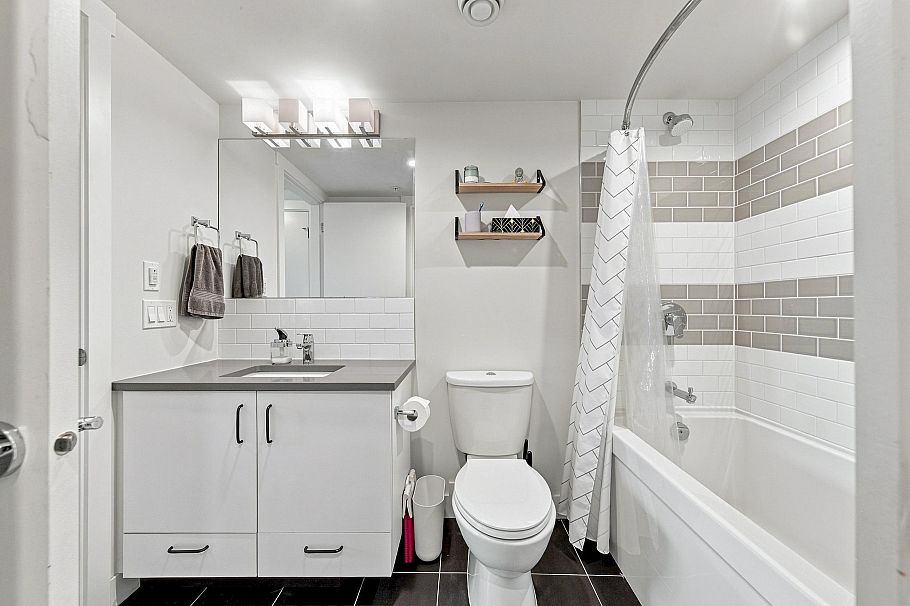 305 1519 Crown Street North Vancouver, BC - 29
