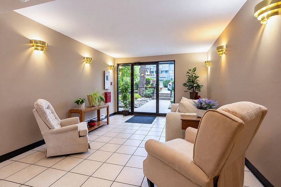 303 1721 St. Georges Avenue North Vancouver, BC - 2