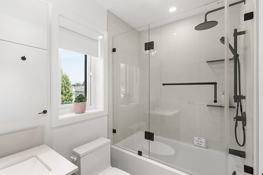 1 2240 E 40th Avenue Vancouver, BC - 36