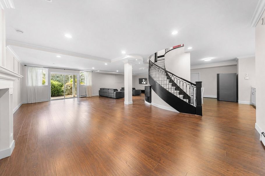1259 W Keith Road North Vancouver, BC - 38