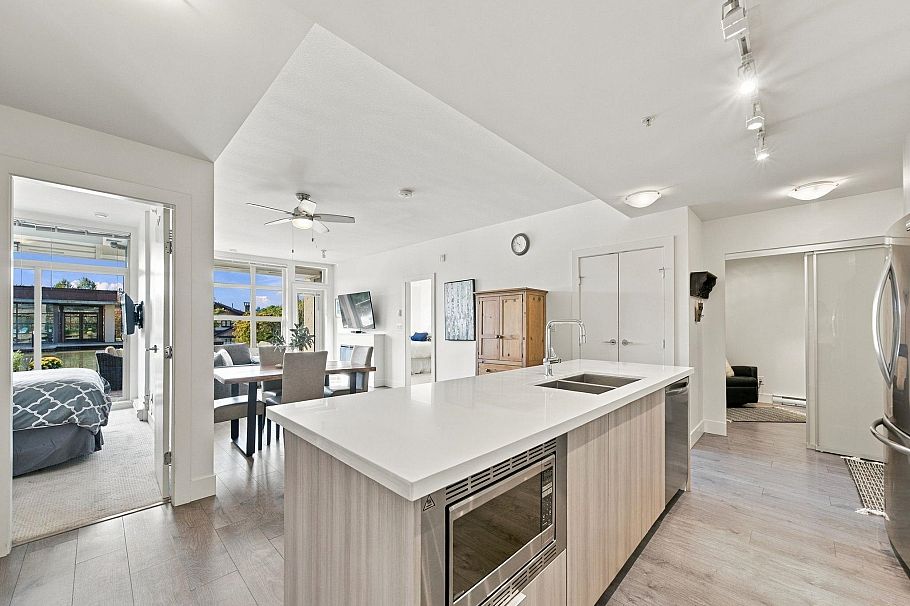 115 3602 Aldercrest Drive North Vancouver, BC - 11