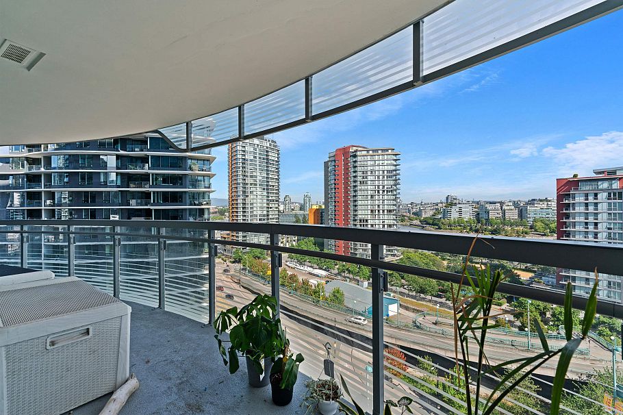 1284 87 Nelson Street Vancouver, BC - 3