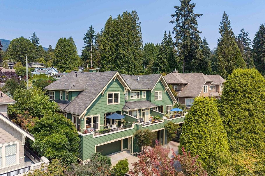 261 E Queens Road North Vancouver, BC - 1