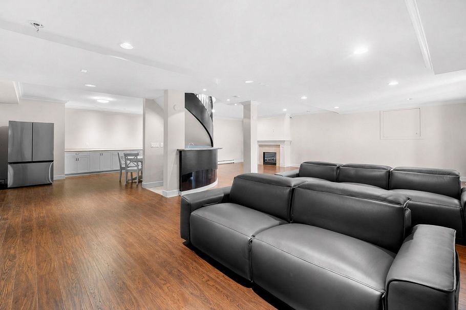 1259 W Keith Road North Vancouver, BC - 39