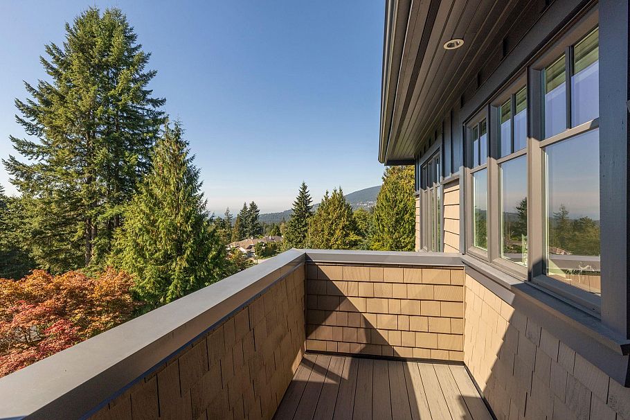 285 Monteray Avenue North Vancouver, BC - 25