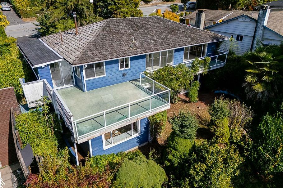 741 Montroyal Boulevard North Vancouver, BC - 3