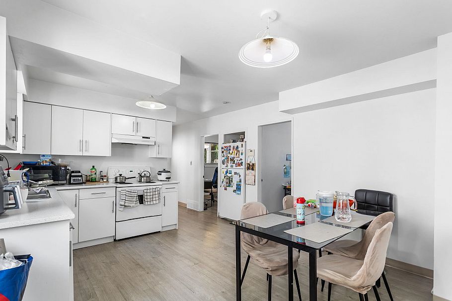 3186 E 28th Avenue Vancouver, BC - 11