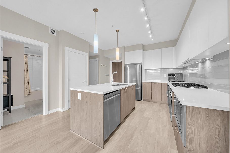 303 625 E 3rd Street North Vancouver, BC - 4